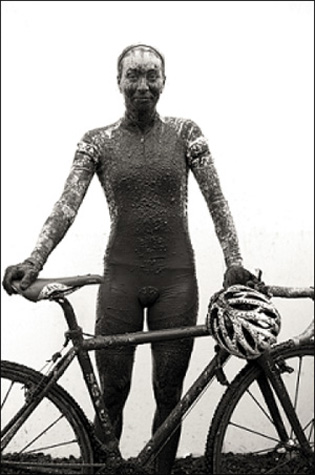 Mo-Bruno Roy and her Seven covered in mud