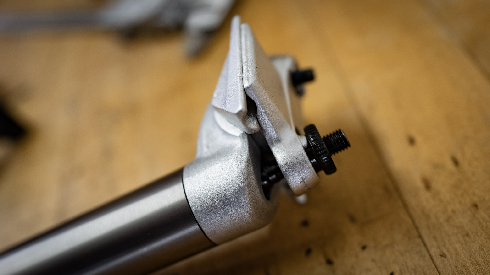 seven titanium seat post head detail