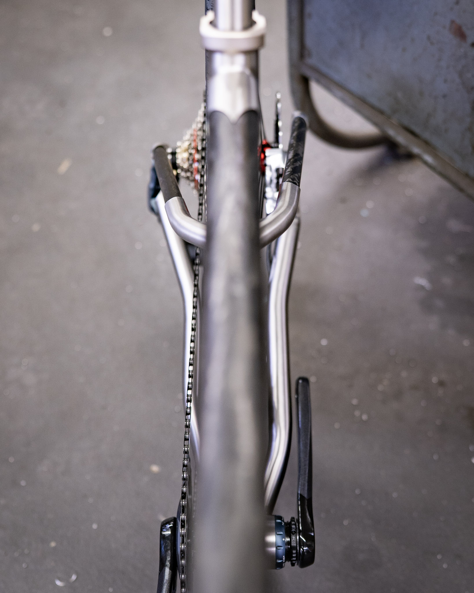 asymmetric seat stays